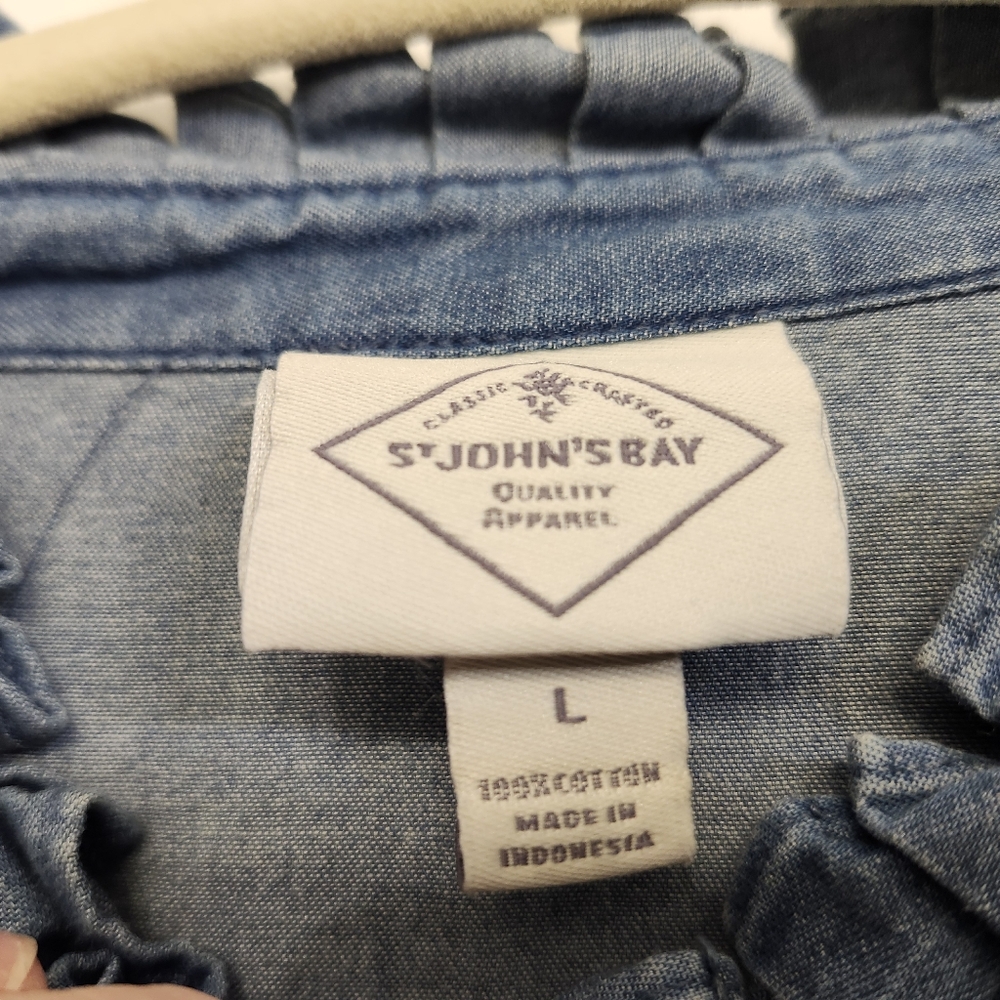 St Johns Bay Chambray Pleates-Collar and Cuff Top - Picture 3 of 3
